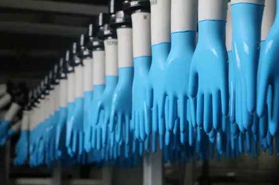 Auto nitrile latex vinyl glove making machine with auto counter and stripping